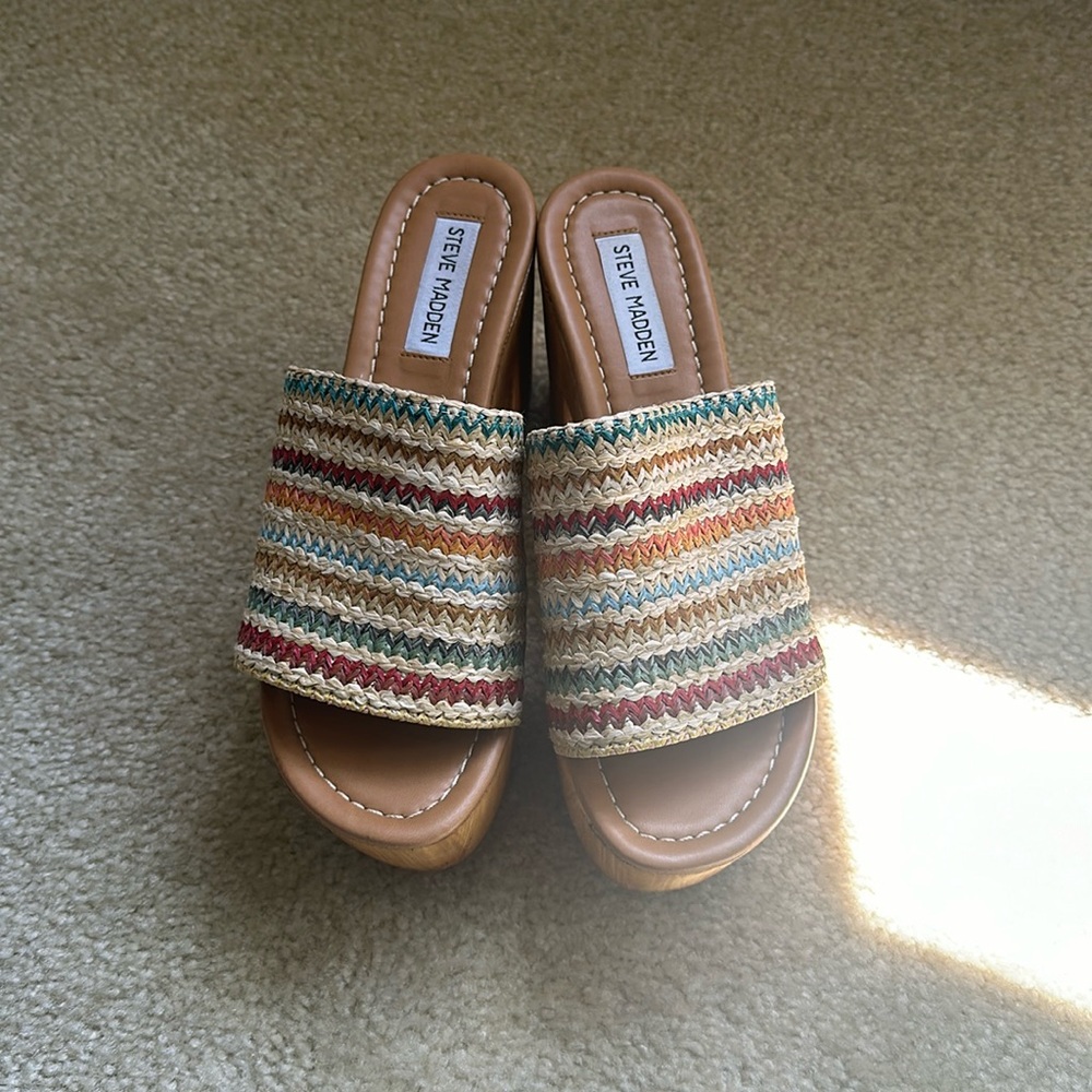 Steve Madden Playdate Raffia platforms size 9